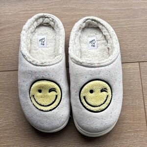 art class Cream Smiley Face Slippers